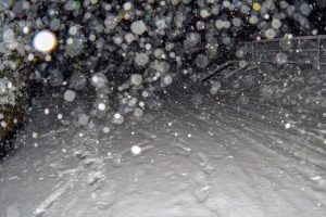 雪の写真をストロボで撮影